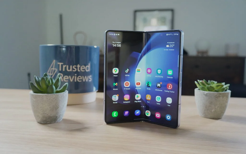 Exploring the benefits of Buying the Z Flip 6